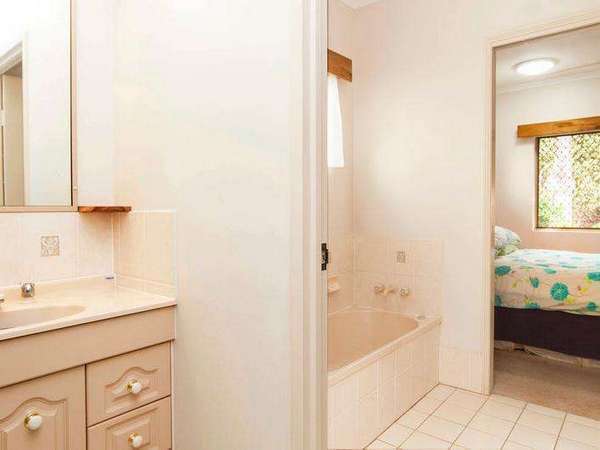 4 Callitris St, Redlynch - Thumbnail 7