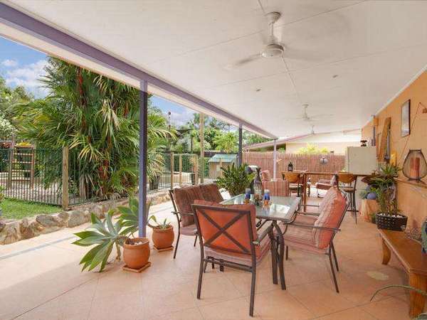 7 Ethel Close, Redlynch - Thumbnail 2