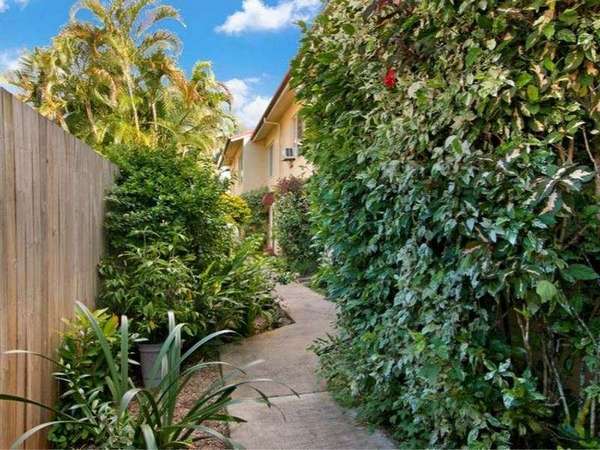 6/8 Short St, Redlynch - Thumbnail 2
