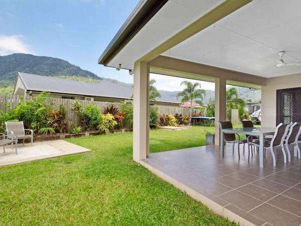 3 Bromell Close, Redlynch - Thumbnail 2
