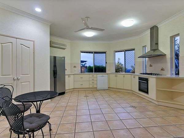 27 Rosemont Ct, Mooroobool - Thumbnail 4
