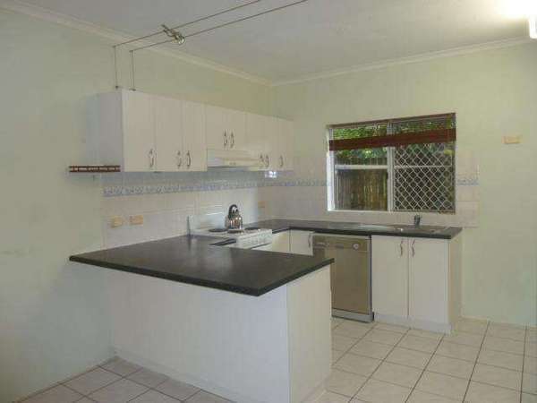 7/11-13 Short St, Redlynch - Thumbnail 2