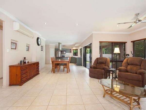 2 Finchley Close, Redlynch - Thumbnail 3