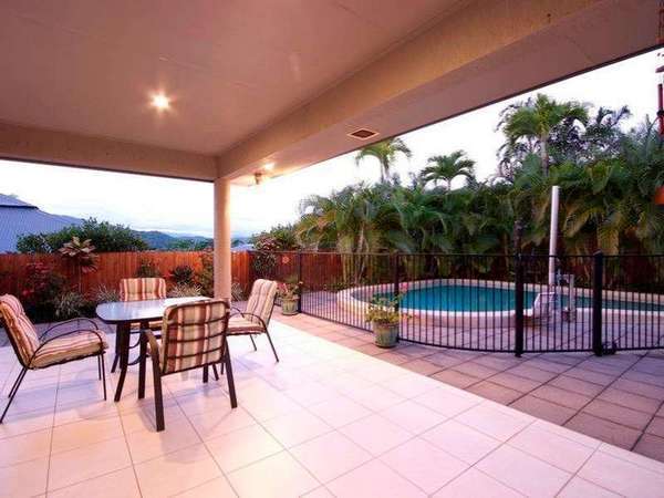 13 Finchley Close, Redlynch - Thumbnail 2