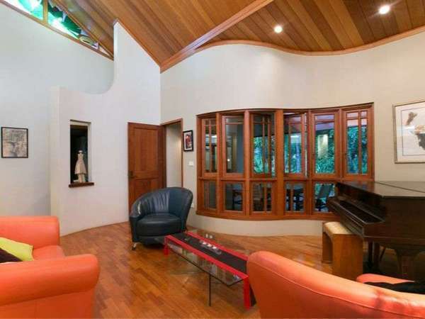 10 Morris St, Freshwater - Thumbnail 2