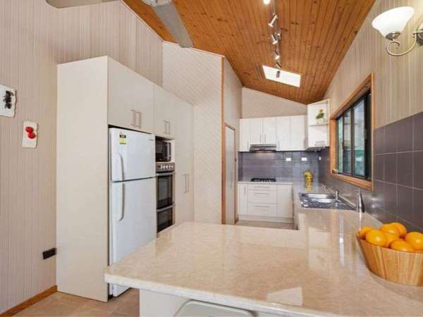 28 Jade Crescent, Caravonica - Thumbnail 3