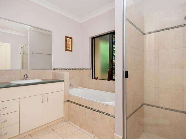 17 William Hickey Street, Redlynch - Thumbnail 6