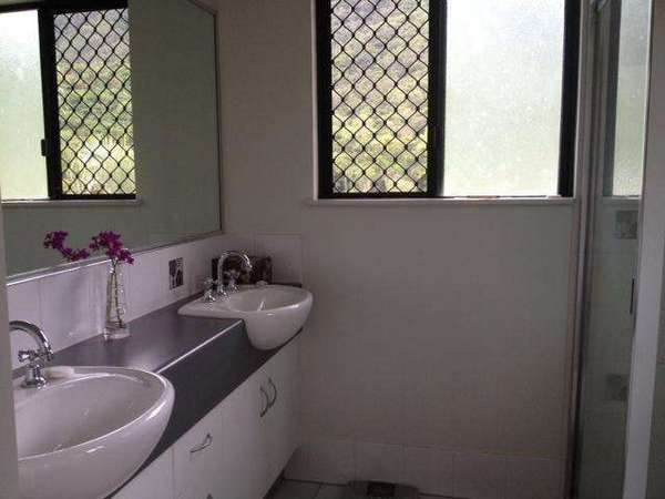 9 Ellie Banning Close, Redlynch - Thumbnail 3