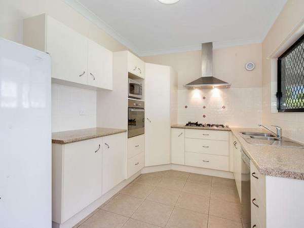 3 Bromell Close, Redlynch - Thumbnail 3