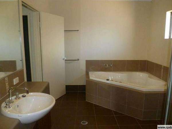 14 John Malcolm Street, Redlynch - Thumbnail 5