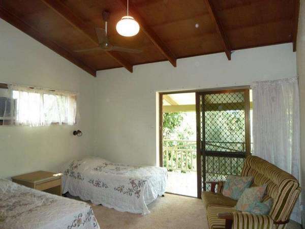 17 Duffy Street, Freshwater - Thumbnail 3