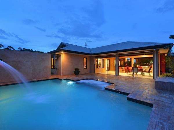 4 Finchley Close, Redlynch - Thumbnail 2