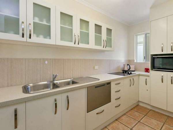 239/305-341 Coral Coast Drive, Palm Cove - Thumbnail 4