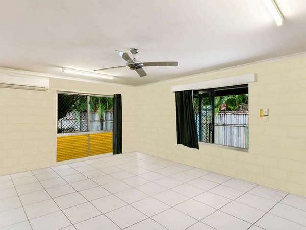 18 Moonah Street, Holloways Beach - Thumbnail 3