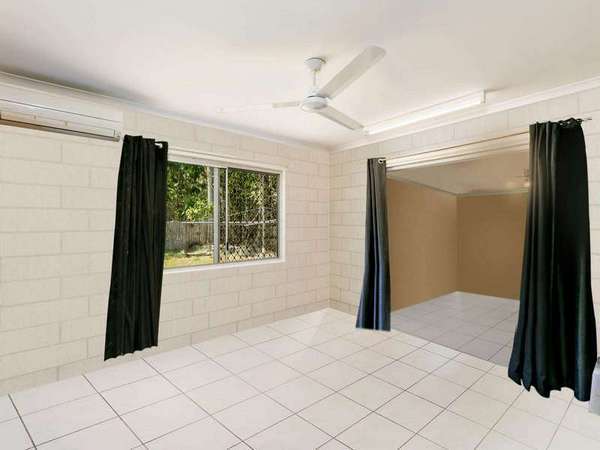 18 Moonah Street, Holloways Beach - Thumbnail 4