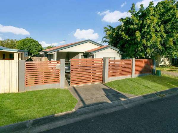 30 Avondale Street, Mount Sheridan - Image 1