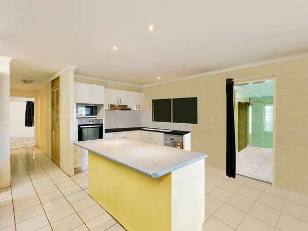 18 Moonah Street, Holloways Beach - Thumbnail 2