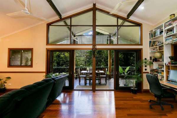12 Licuala Close, Kamerunga - Thumbnail 2