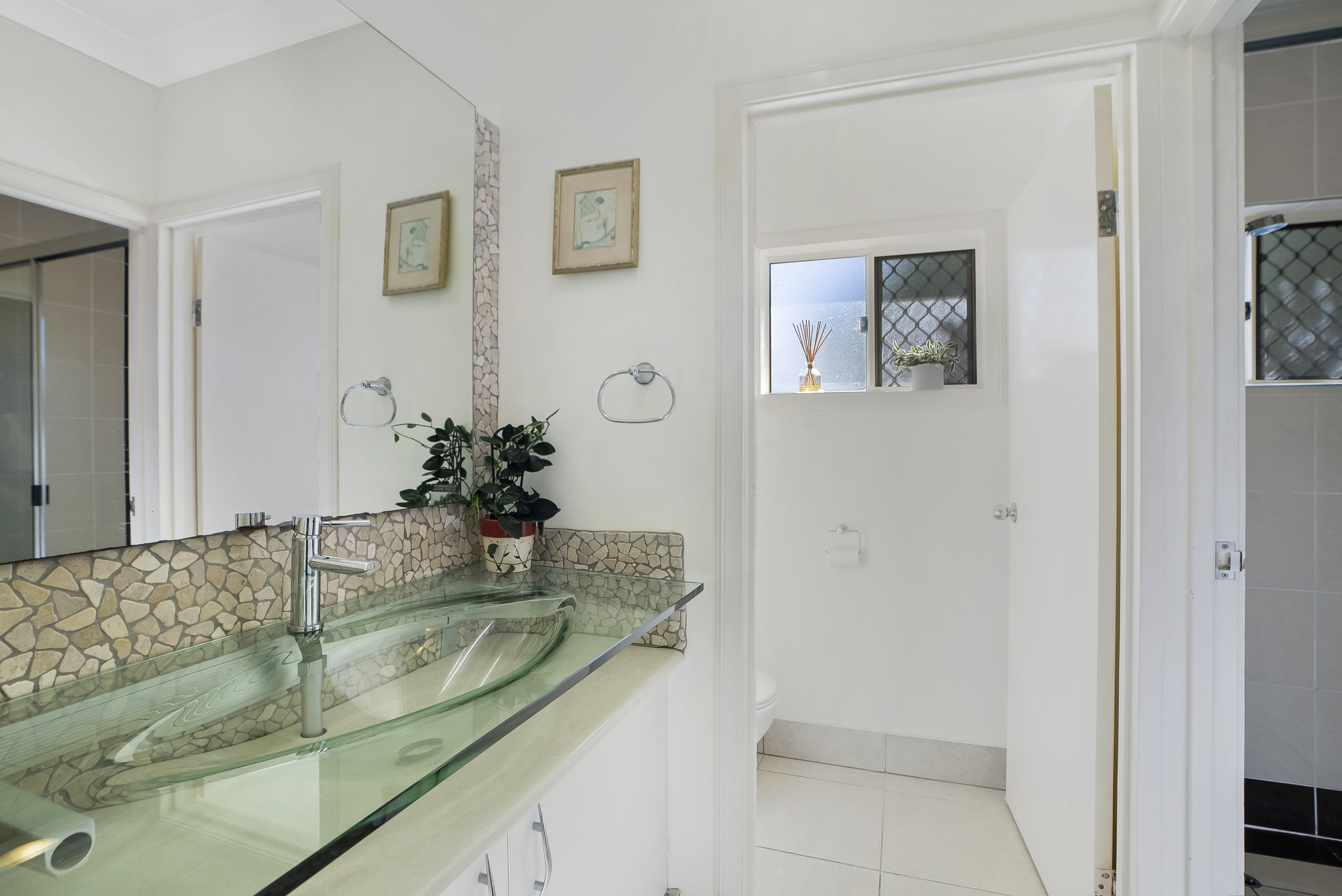 9 Yates Court, White Rock - Thumbnail 8