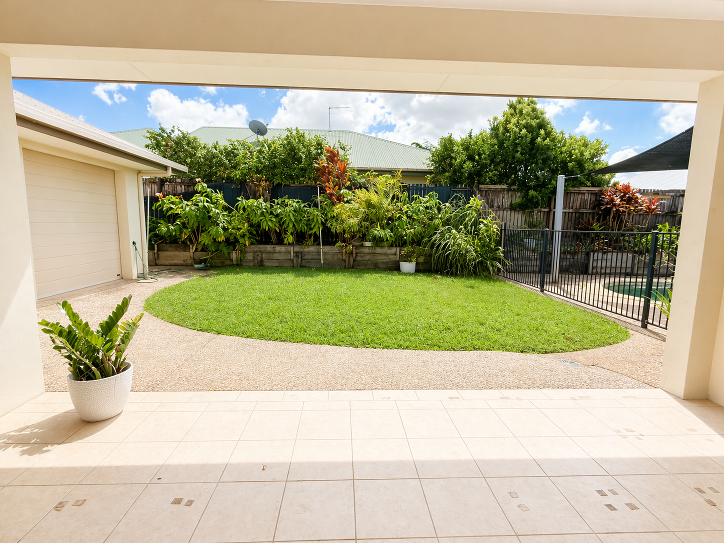 6 Paramount Close, White Rock - Thumbnail 8