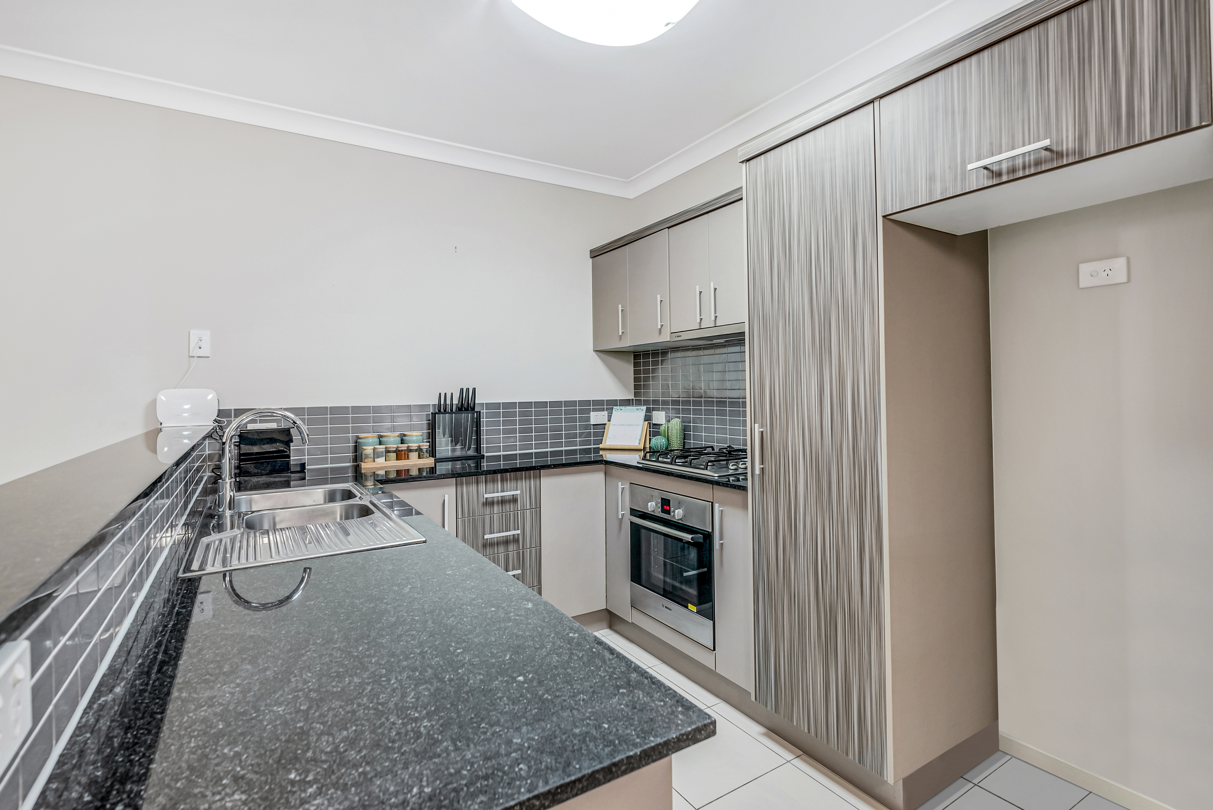 702/12 Gregory St, Westcourt - Thumbnail 3