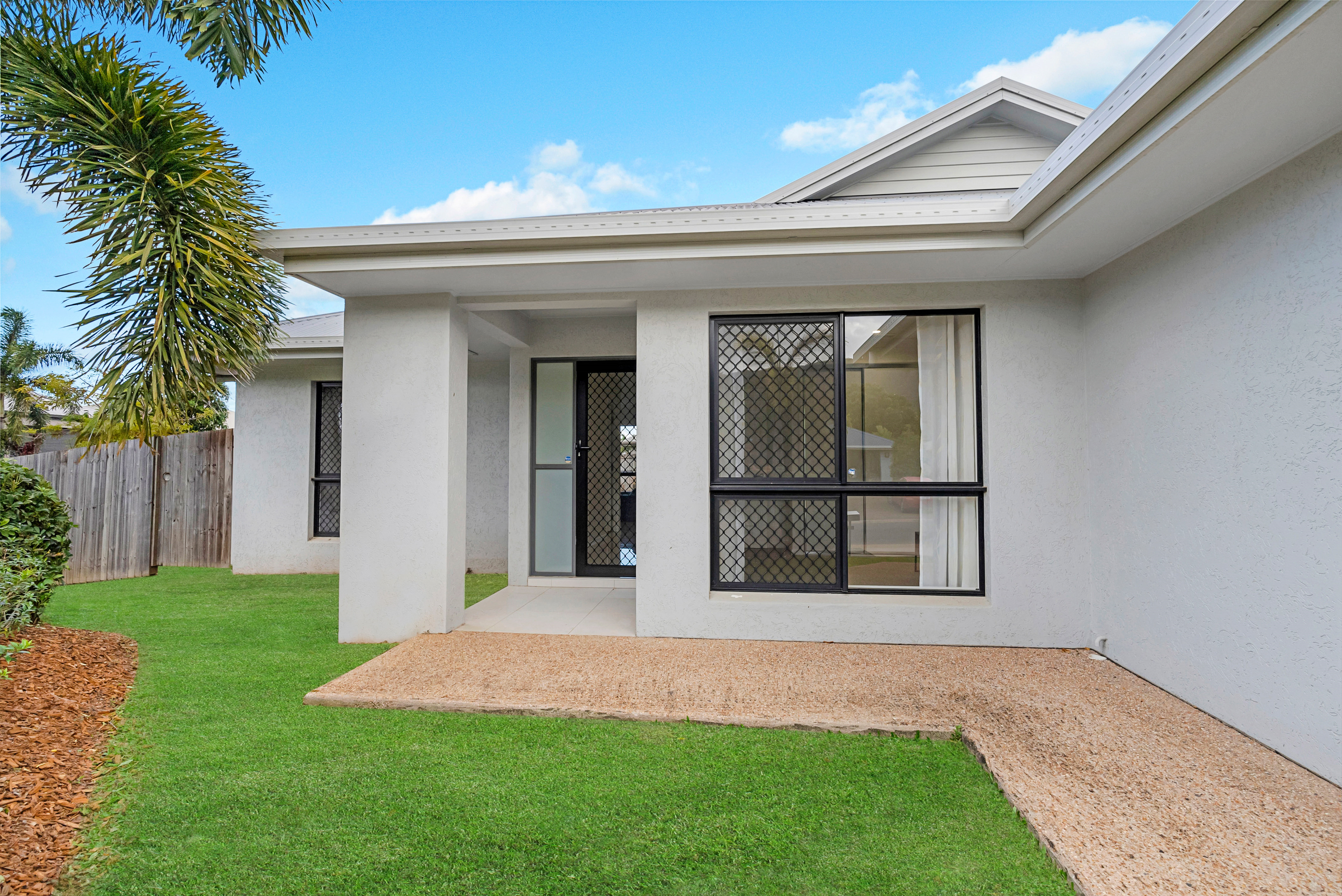 44 Slipper Street, Edmonton - Thumbnail 3