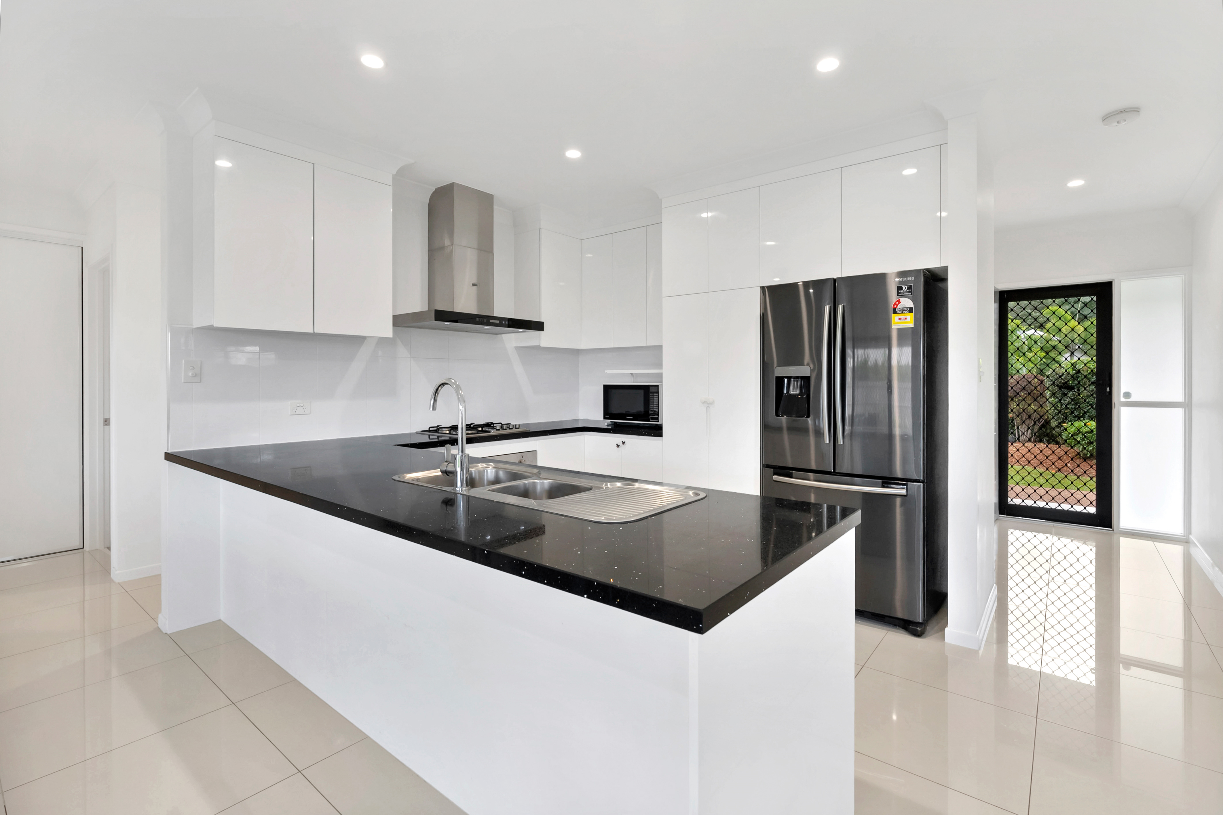 44 Slipper Street, Edmonton - Thumbnail 4