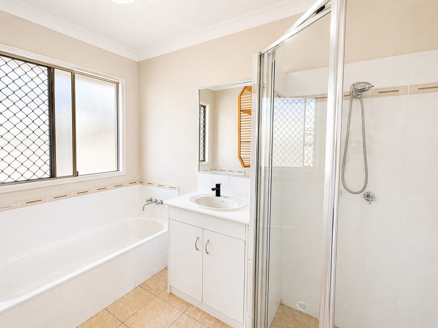 6 Paramount Close, White Rock - Thumbnail 7