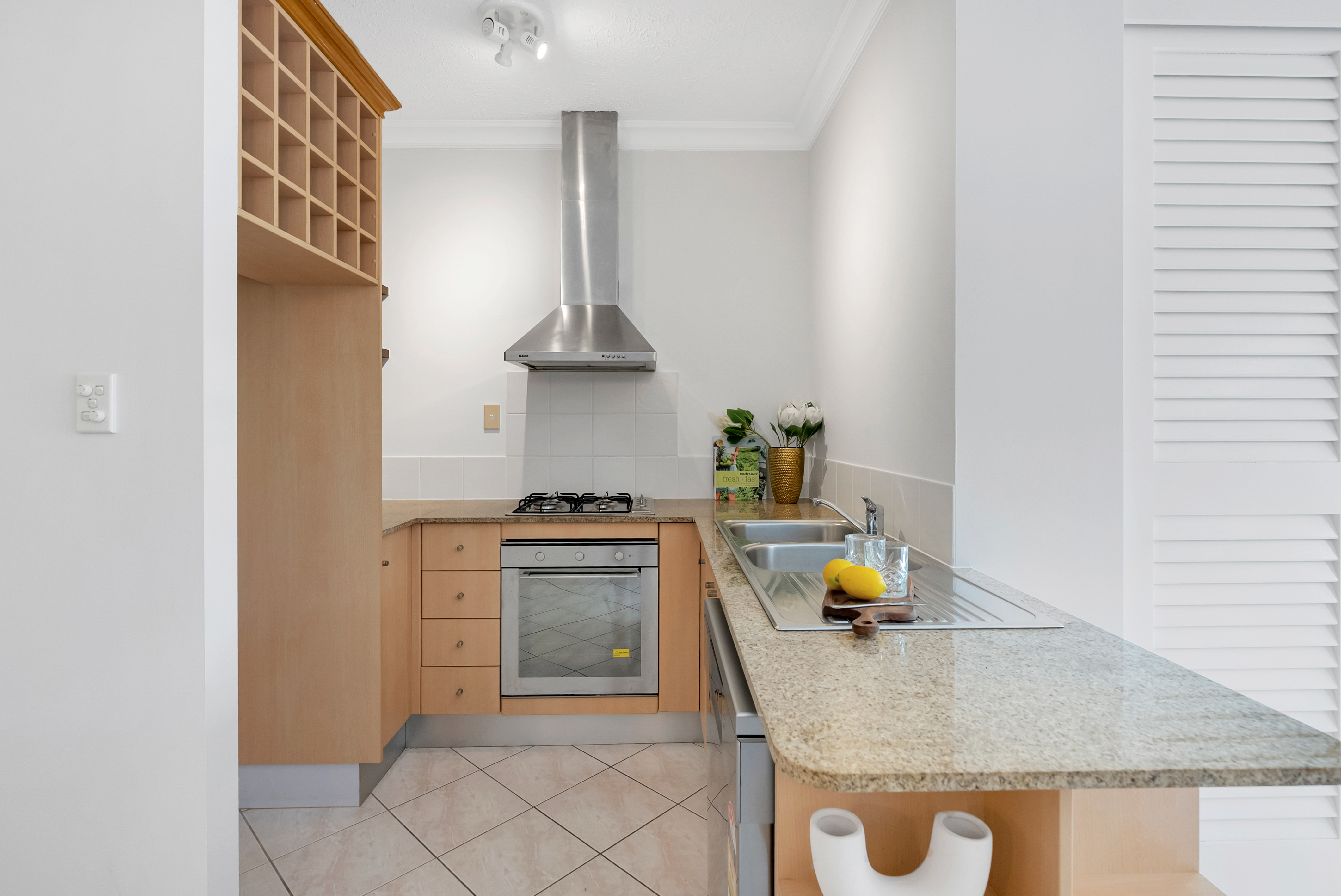 1604/2-10 Greenslopes St, Cairns North - Thumbnail 2
