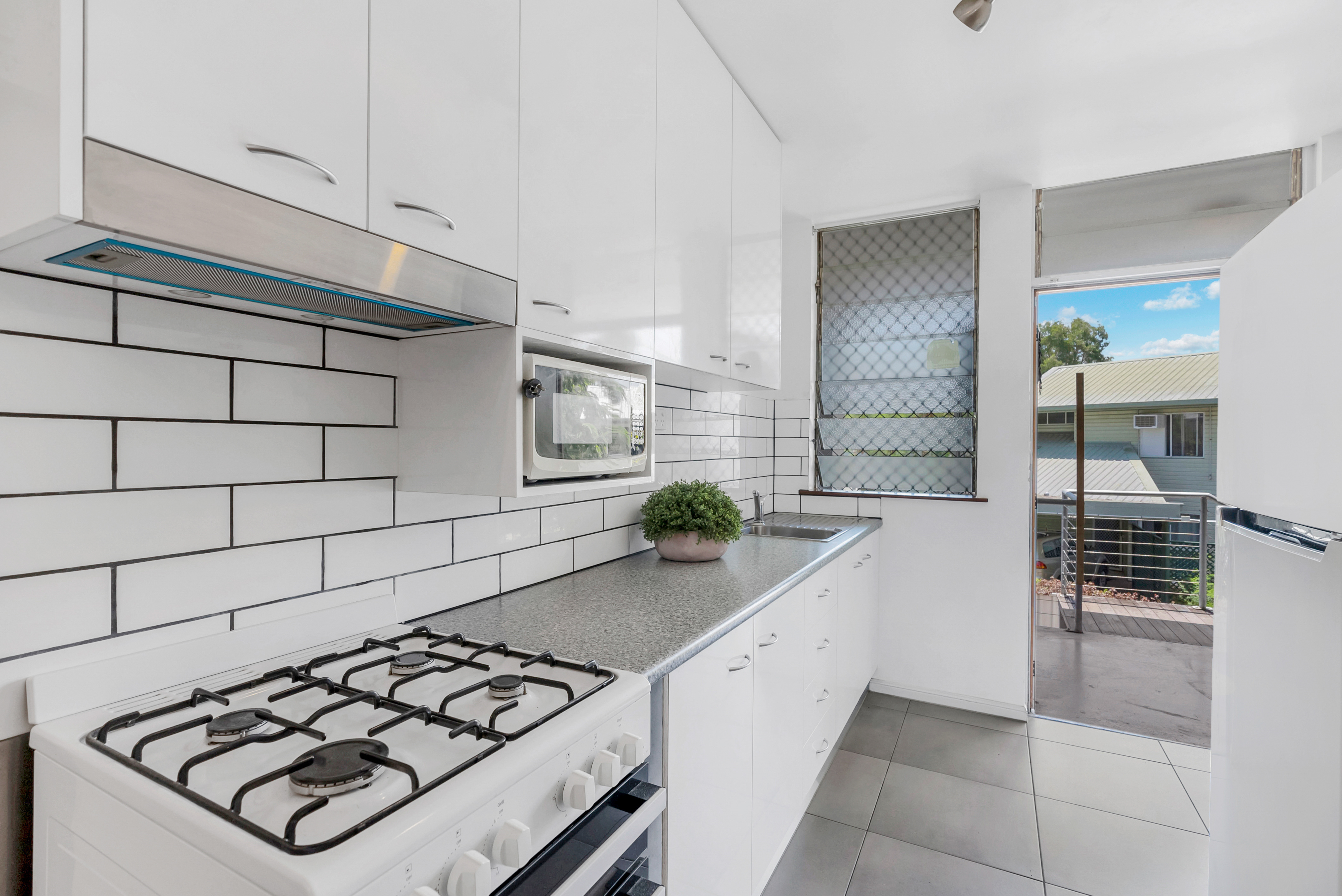 10/2 Kidston St, Bungalow - Thumbnail 2