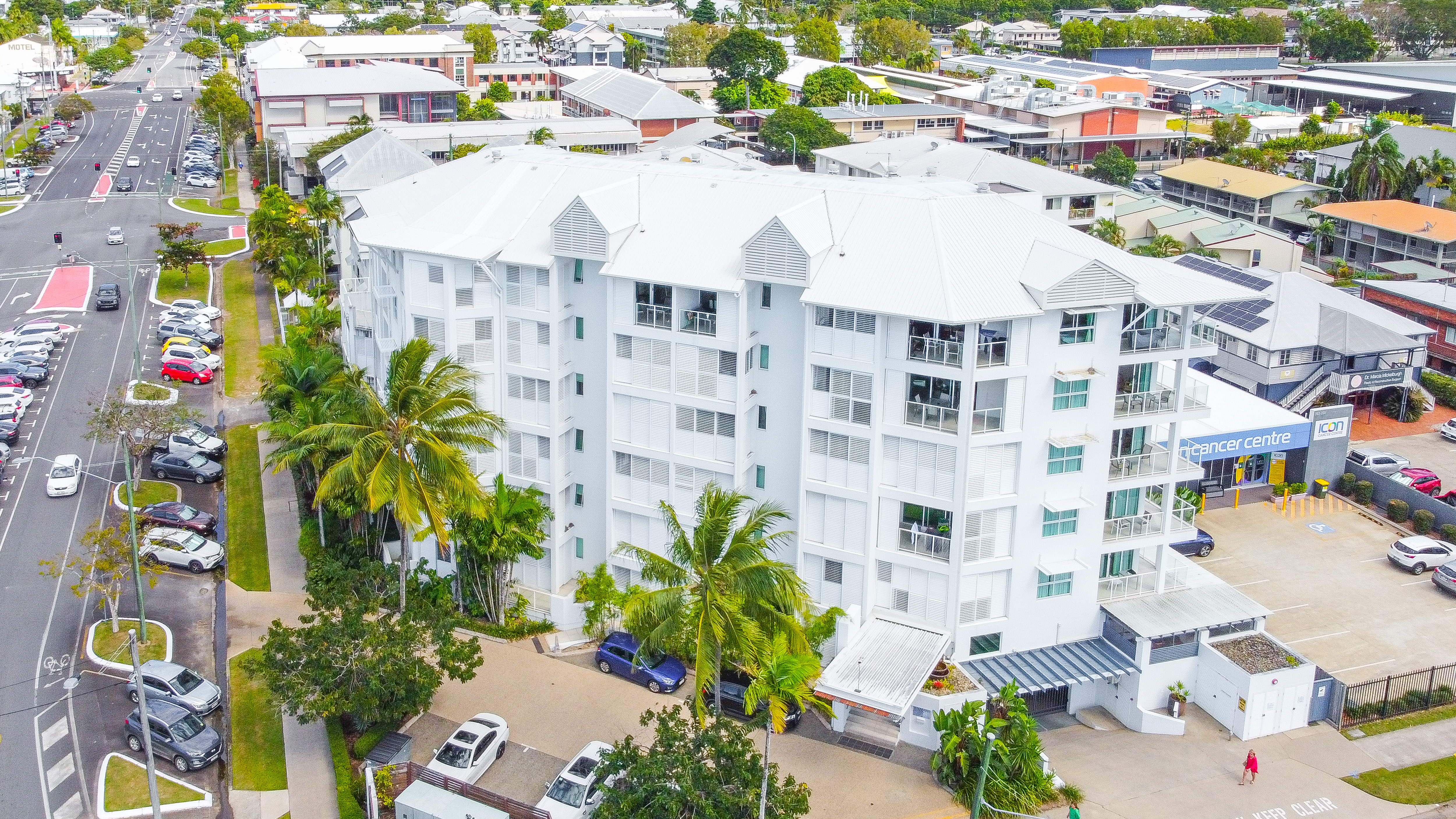 6/201 Lake St, Cairns North - Thumbnail 3