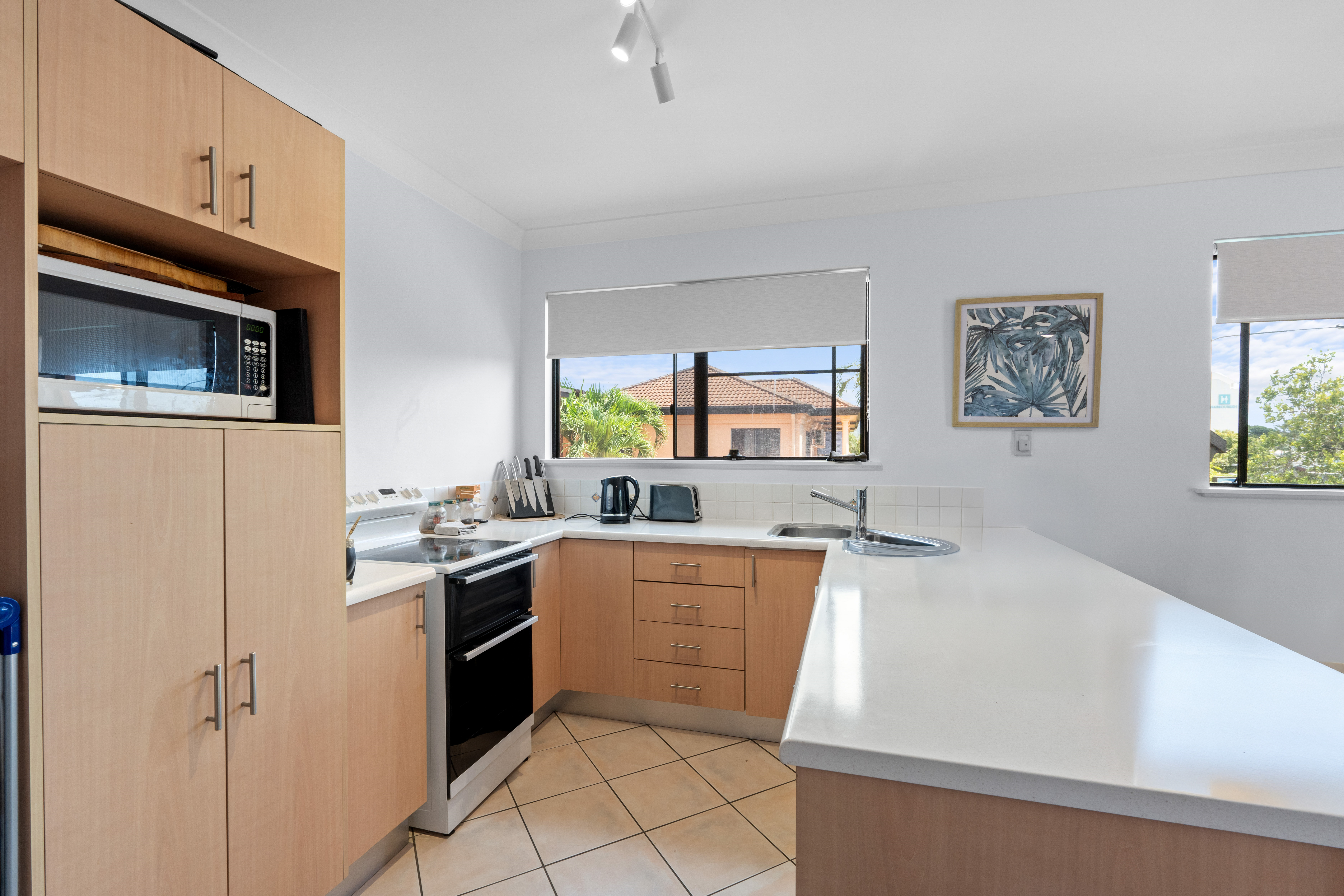 18/253-255 Lake St, Cairns North - Thumbnail 3