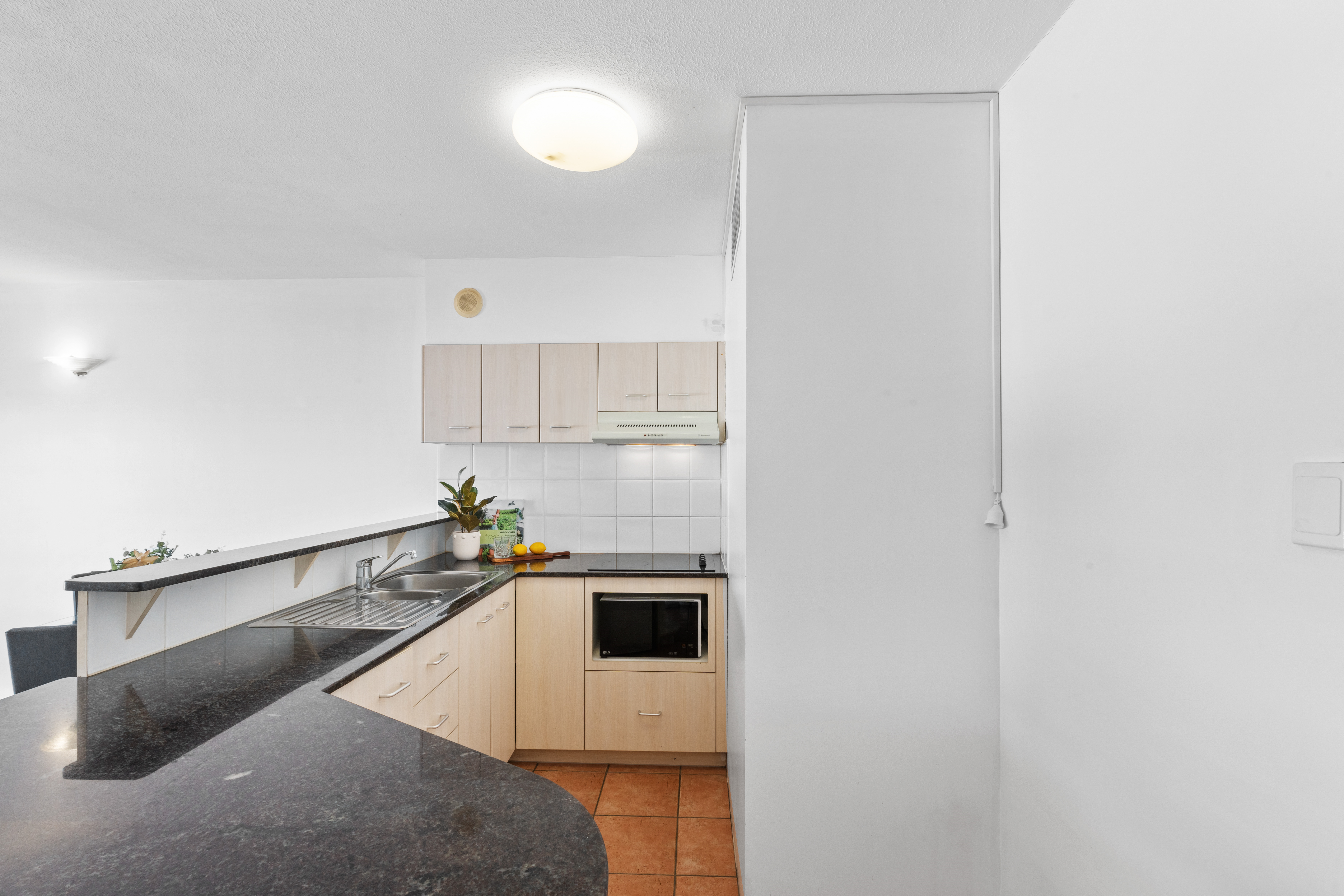 38/71-75 Lake St, Cairns City - Thumbnail 2