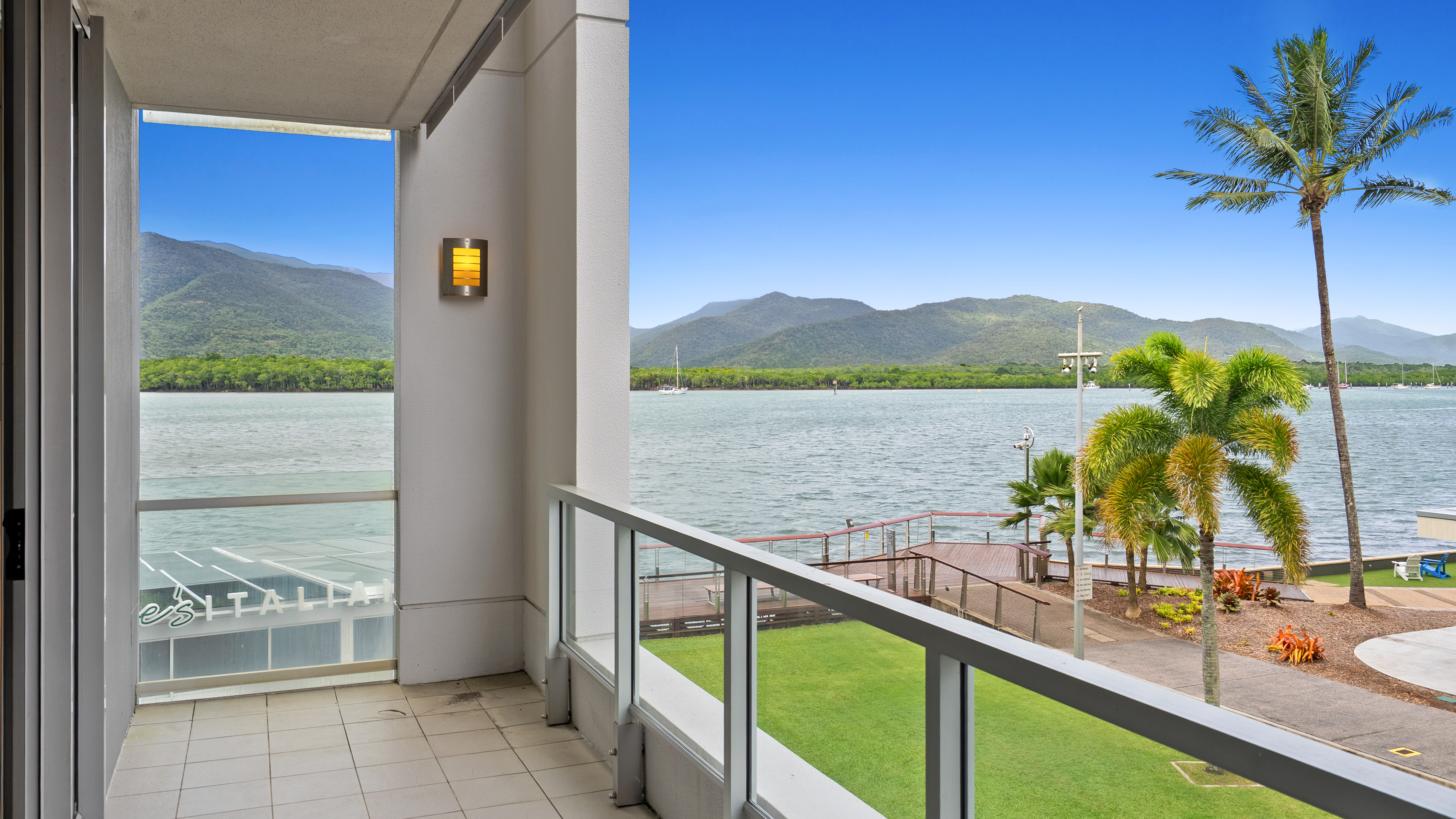 213/1 Marlin Pde, Cairns City - Image 1