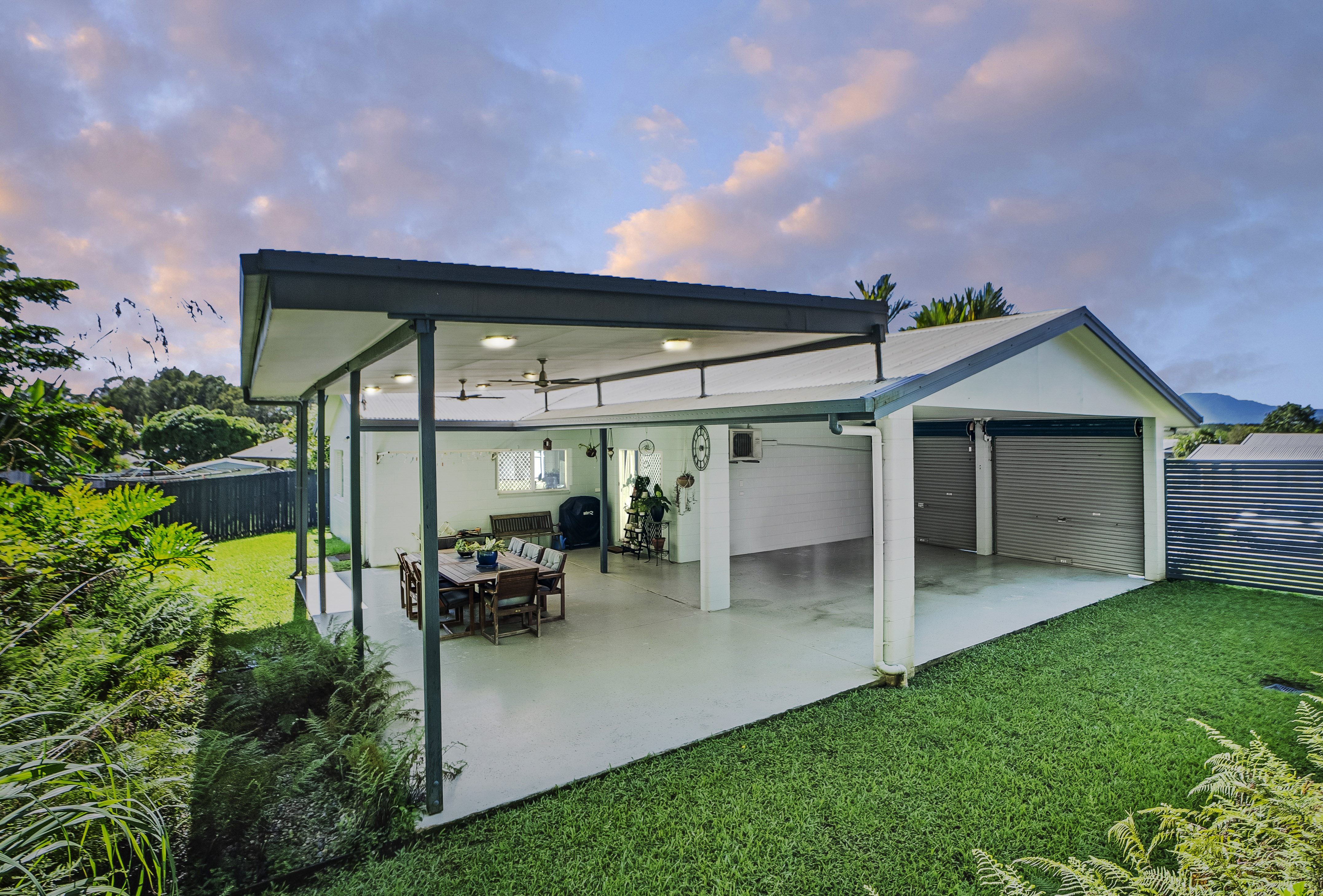 9 Yates Court, White Rock - Thumbnail 2