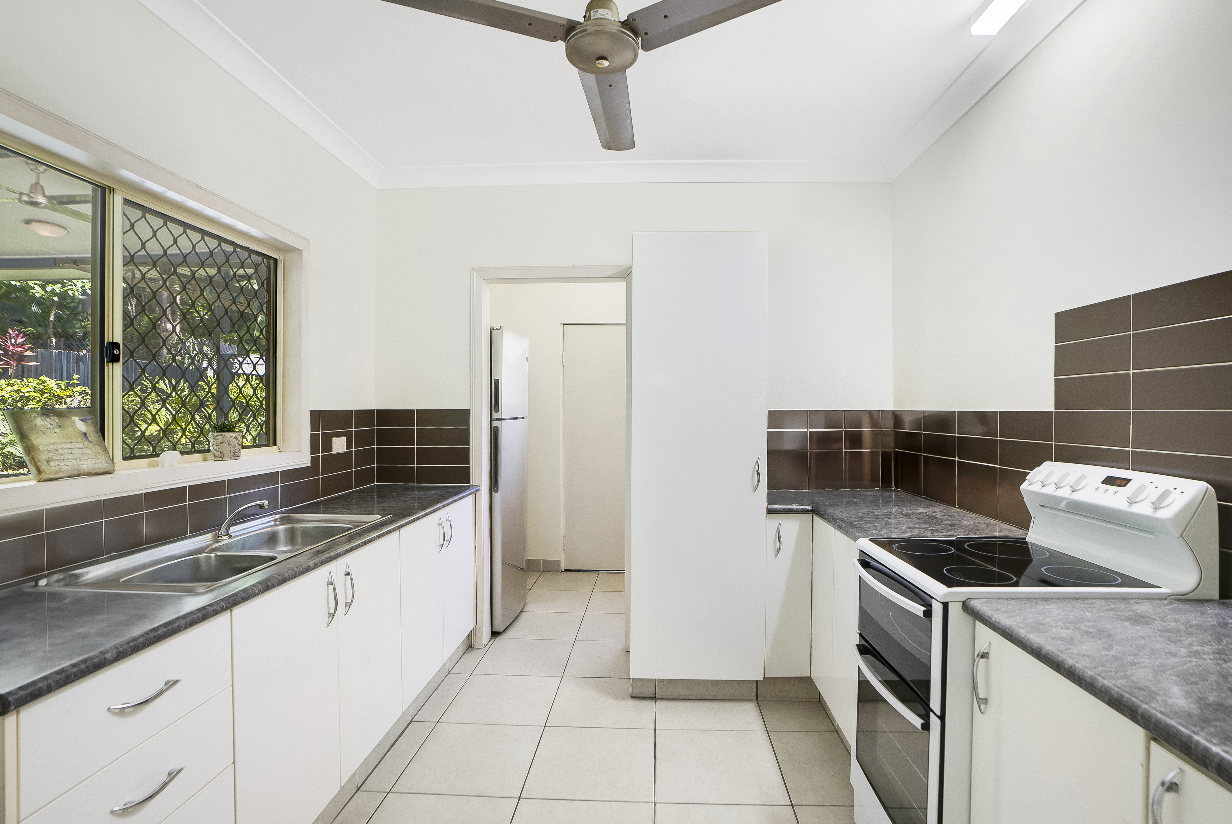 9 Yates Court, White Rock - Thumbnail 5