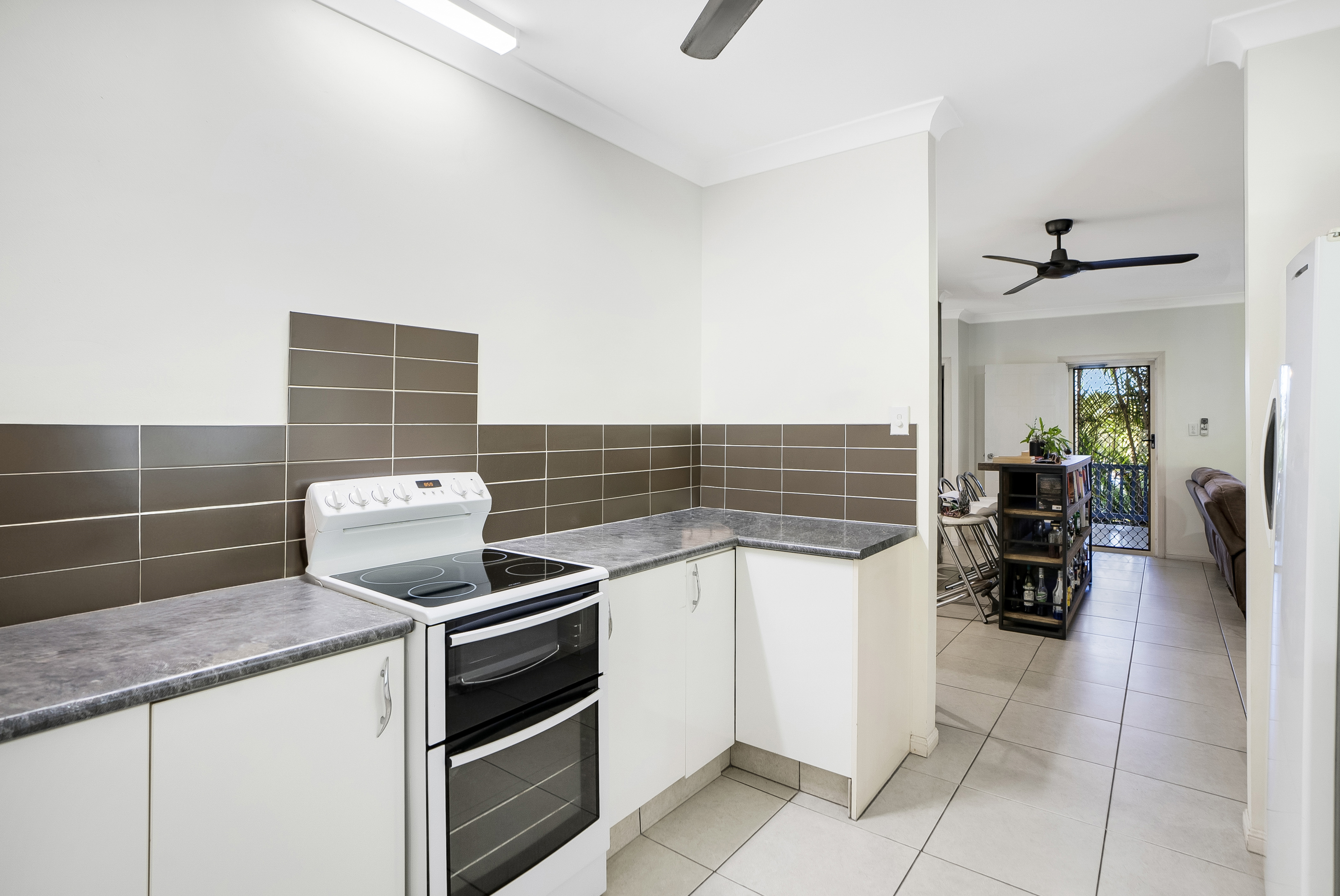 9 Yates Court, White Rock - Thumbnail 6