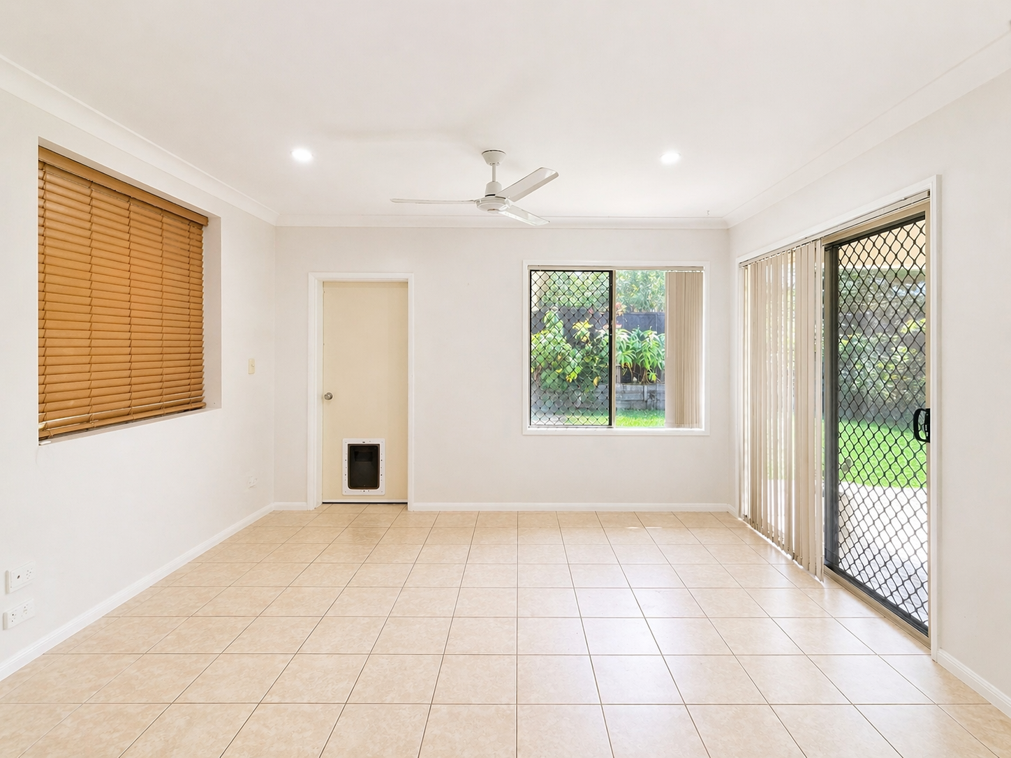 6 Paramount Close, White Rock - Thumbnail 4