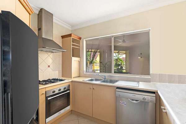 813/2-10 Greenslopes Street, Cairns North - Thumbnail 6