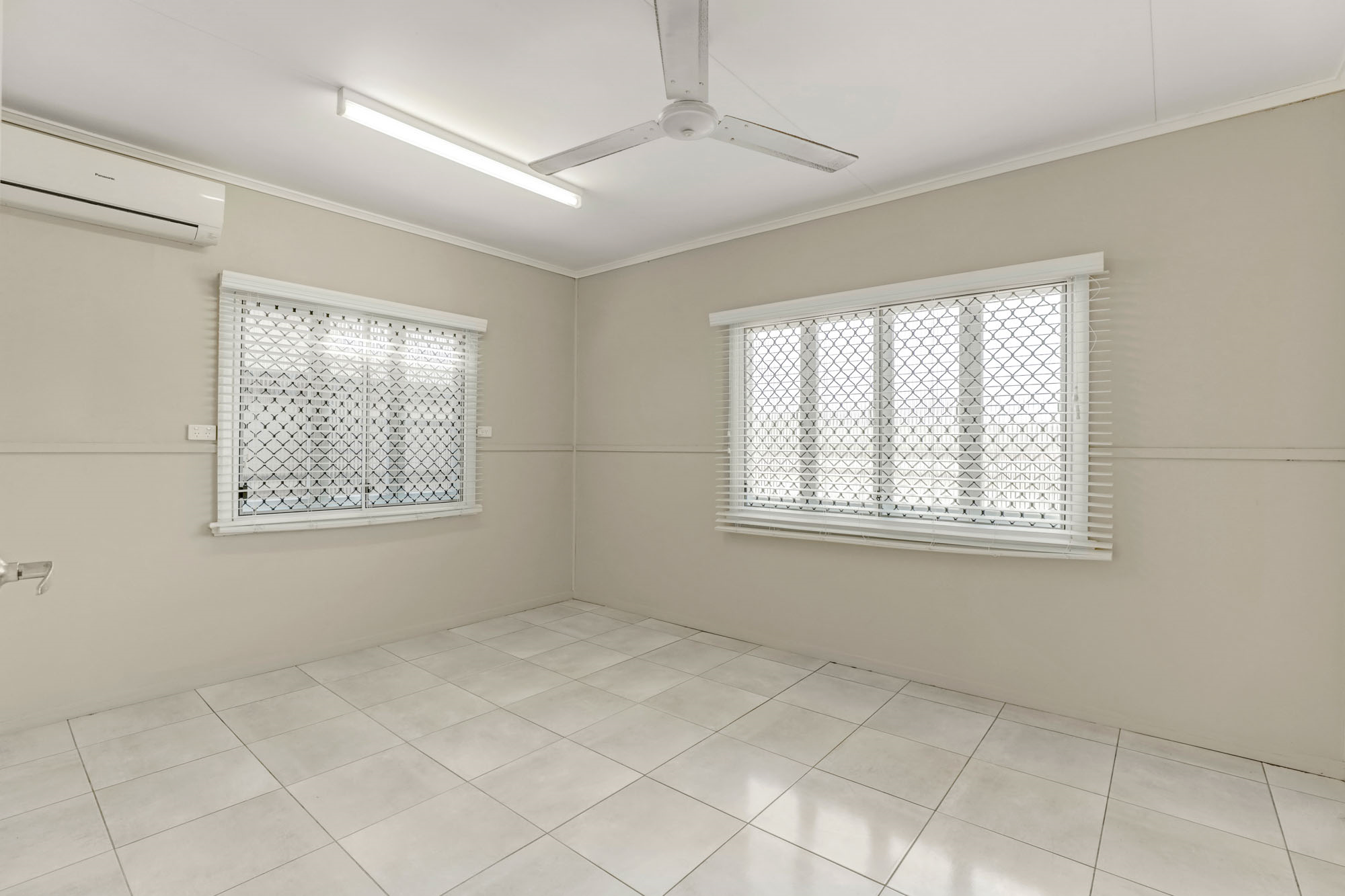 253 Spence Street, Bungalow - Thumbnail 4