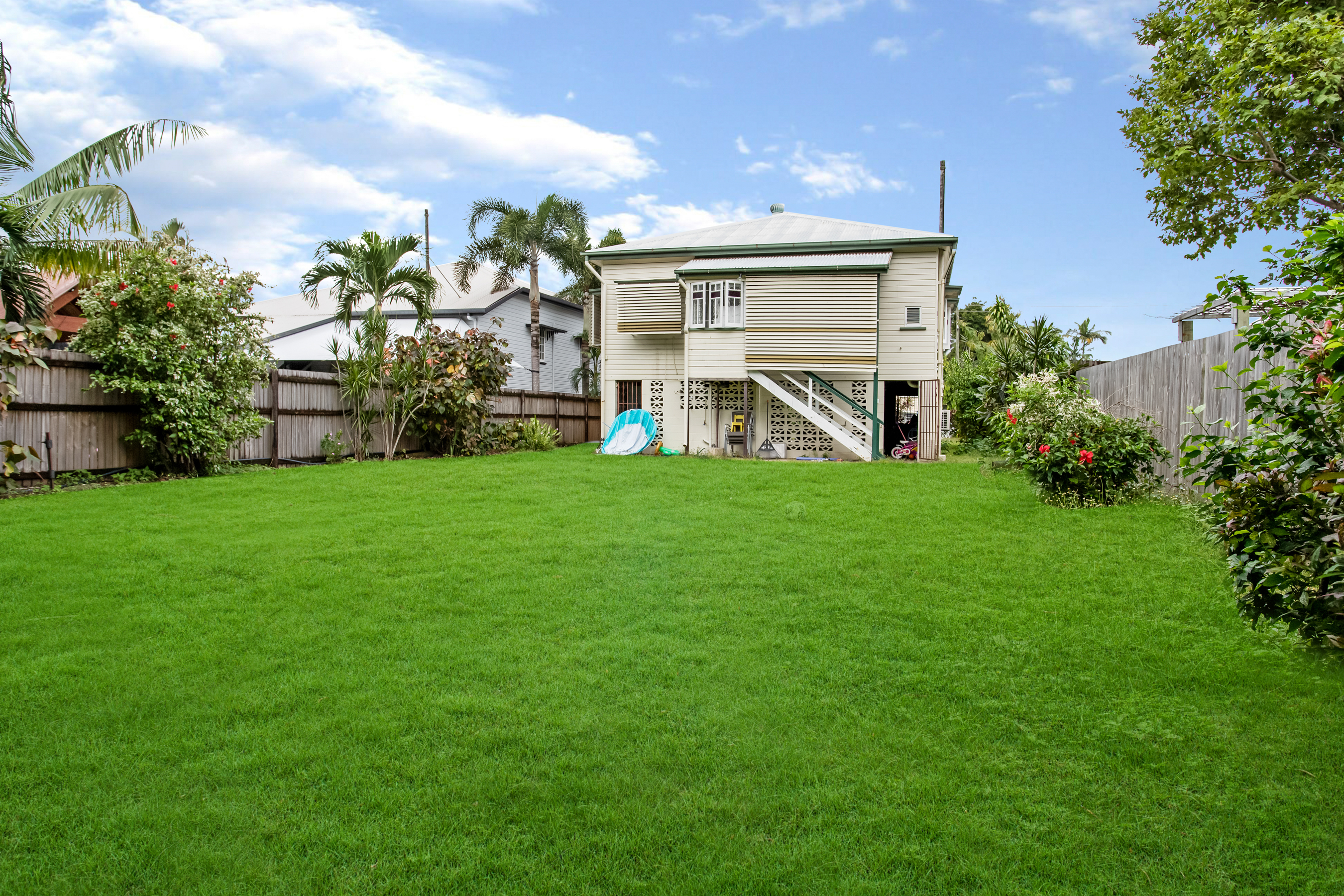 24 Joan Street, Bungalow - Thumbnail 2