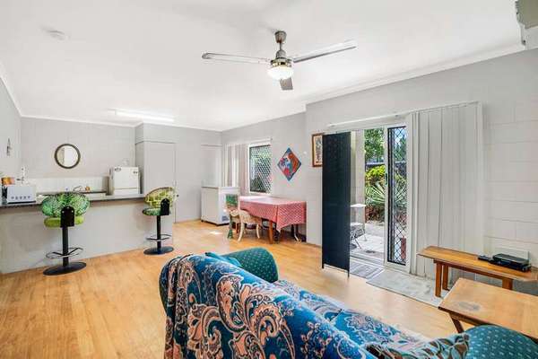 201 Aumuller Street, Bungalow - Thumbnail 7