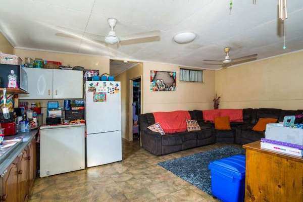268 McCoombe Street, Westcourt - Thumbnail 3