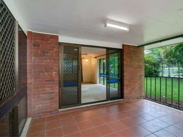 25 Pomona Avenue, Mooroobool - Thumbnail 6