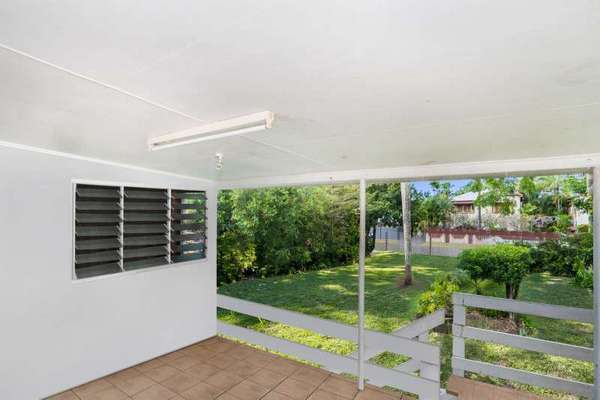 200 Buchan Street, Bungalow - Thumbnail 3