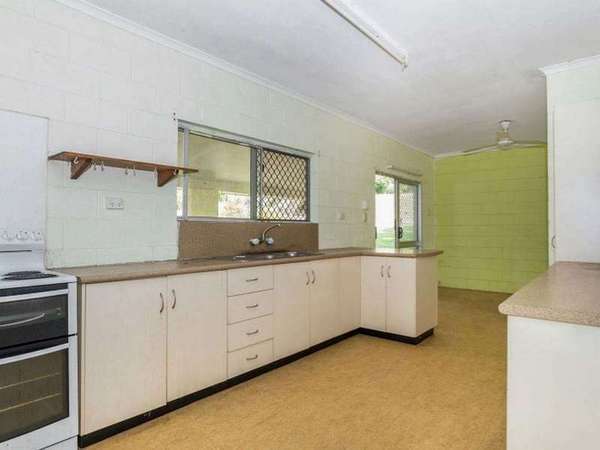 32 HARVEY ROAD, Redlynch - Thumbnail 3