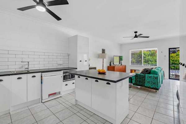 5/527-529 Varley Street, Yorkeys Knob - Thumbnail 2