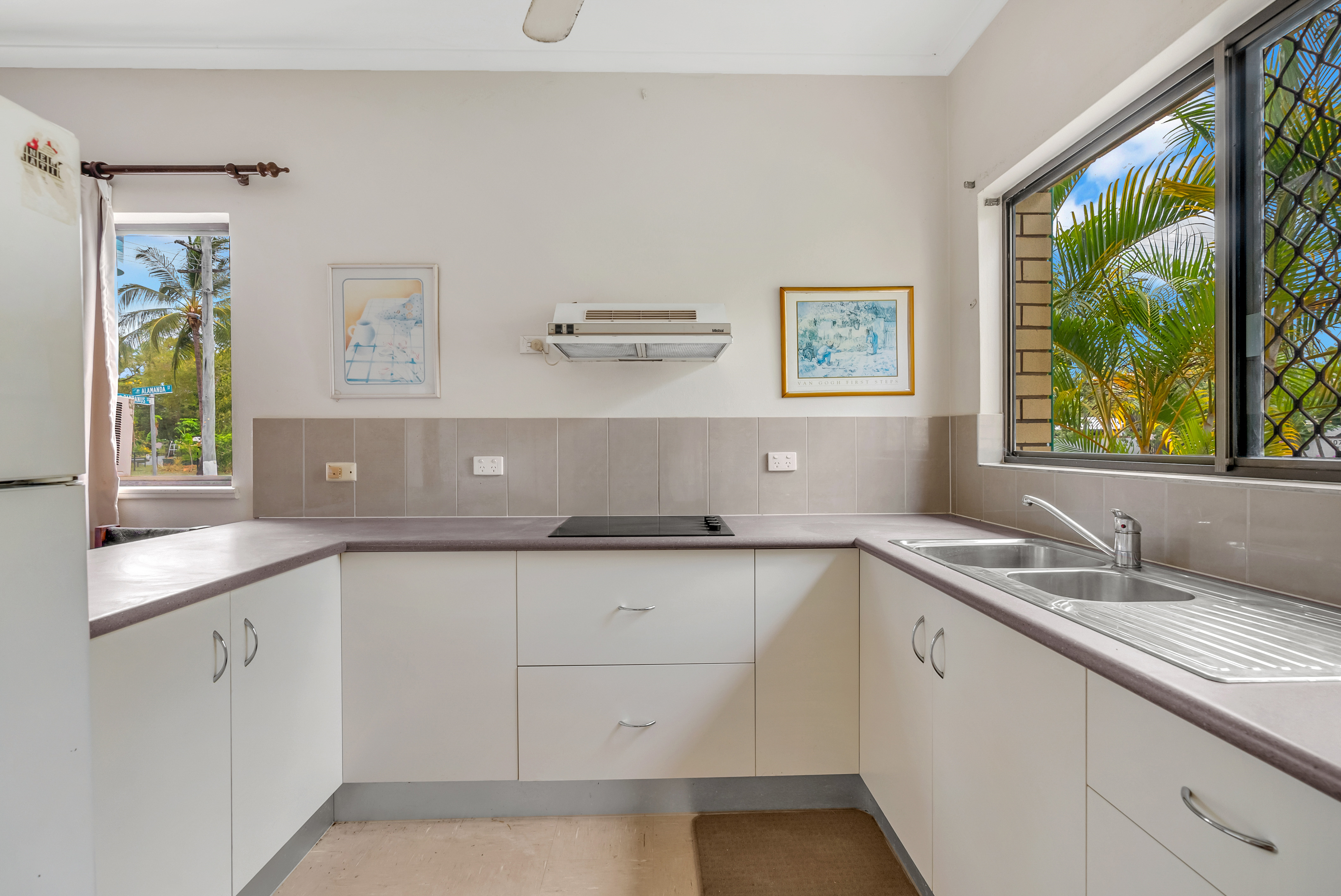 27/21 Poinciana St, Holloways Beach - Thumbnail 2