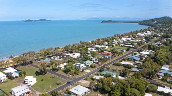 52 Seafarer Street, Mission Beach - Thumbnail 2