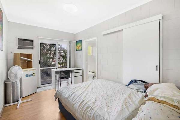 201 Aumuller Street, Bungalow - Thumbnail 8
